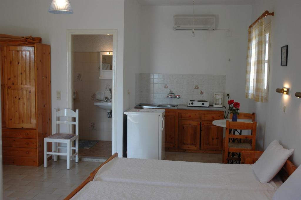 Albatross Aparthotel Marathokampos Room photo