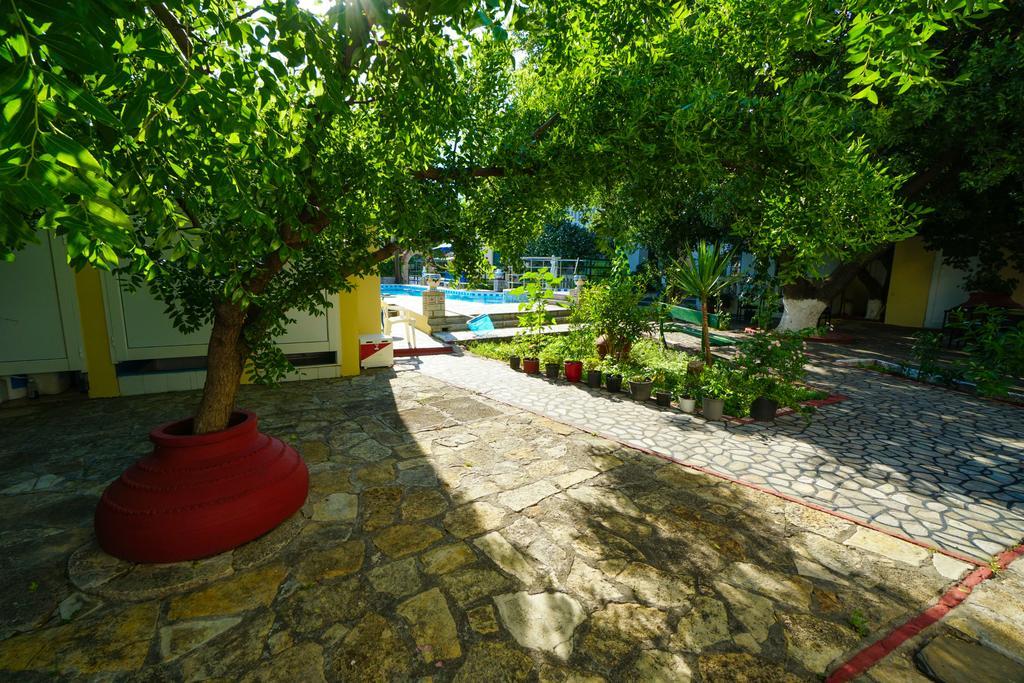 Albatross Aparthotel Marathokampos Exterior photo